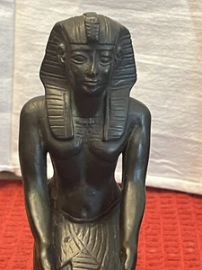 Egyptian King kneeling Sculpture Statue Museum Reproduction Museum Pieces inc - Picture 1 of 15