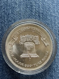Plata Liberty .999 plata A-Mark 1985 1 OZ Round Life Liberty Happiness - Imagen 1 de 8