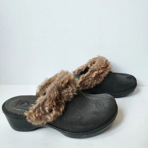 Crocs Damengröße 9 mit Kunstfell gefütterte Clogs schwarzer Absatz Pantoletten Slipper Schuhe - Bild 1 von 10