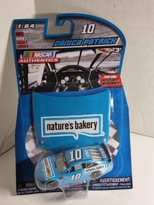 2017 Nascar Authentics Wave 1 - DANICA PATRICK #10 Nature's Bakery - pressofuso - Foto 1 di 12
