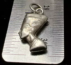 925 Sterling Silver ~ Egyptian Queen Nefertiti VTG Charm Pendant ~ 1” ~ 2.4g - Picture 1 of 4