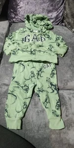 Baby GAP Baby Boys Dinosaur Tracksuit Size 18-24 months - Picture 1 of 5