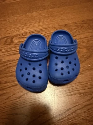 NUEVO SIN ETIQUETAS Baby Crocs - Talla 2/3 - Zapatos de bebé azules - Crocs infantiles Foto 1 de 4