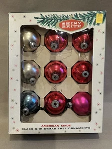 Scatola da 9 Ornamenti Natalizi Vetro Brite Lucido Vintage Rosso Argento Rosa Decorazione - Foto 1 di 5