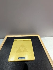 Console Nintendo Gameboy Advance Sp Edition Limitée Zelda Triforce Or The Minis - Imagen 1 de 3