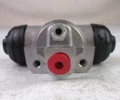 Cilindro de roda de freio a tambor traseiro CARQUEST Wearever WCA37684 serve; Nissan D21 - Imagem 1 de 4