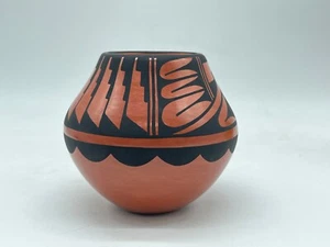 Native American Jemez Pottery Vase Carol Loretto - Picture 1 of 5