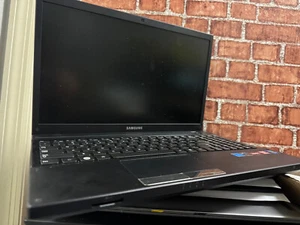 Samsung Notebook, Win 7 Compatible, Quad Core AMD Radeon A8(Untested/For Parts) - Afbeelding 1 van 7