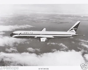DELTA AIR LINES - 767 ER IN FLIGHT CLOUDS LH - BLACK & WHITE 8 X 10 - Picture 1 of 1