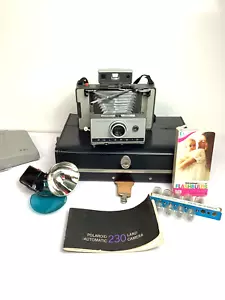 Macchina fotografica terrestre Polaroid 230 con custodia non testata - Foto 1 di 4