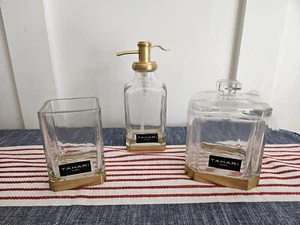 NUOVO! Tahari Set Bagno 3 Pezzi VETRO ORO Dispenser Sapone Lozione Porta Barattolo Coperchio - Foto 1 di 7