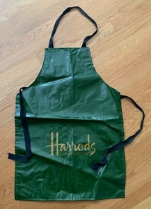 Vtg Harrods Knightsbridge Apron Green Design VGC Adult Size Vinyl Made in UK - Picture 1 of 7