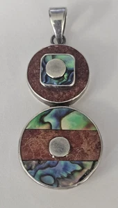 Colgante Sandy Baker Sterling 925 Coral y Concha de Abulón Círculo 2 3/8" Firmado 12g - Imagen 1 de 7