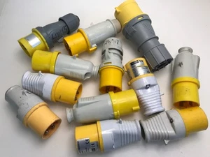 LOTE DE TRABAJO 12 x 16A/32A 3 PIN ENCHUFES INDUSTRIALES - CIERTO, ERIS, ESTAFA... (240#C) - Imagen 1 de 3