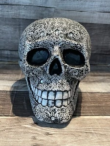HALLOWEEN SKULL LACE AND JEWELS DECORATION DECOR TABLETOP JEWELS AND LACE SKULL - Picture 1 of 9