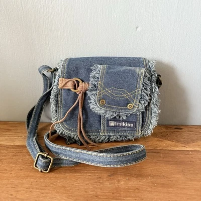 Cartera de mezclilla Y2K First Kiss azul oscuro pequeña bandolera bolsa flecos espejos grunge Foto 1 de 4