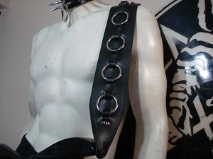 OLD SCHOOL RINGED PLAIN LEATHER GUITAR STRAP BUCKLE UP ...(MDLS0341).... DAGON - Picture 1 of 9