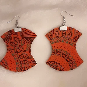 Nuevo Tribal Boho Corte Láser Ligero 2" Gota Laminado Pendientes Rojo Paisley - Imagen 1 de 2