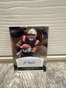 2025 Panini Revolution Rookie Autograph TreVeyon Henderson /299 Patriots  - Bild 1 von 5