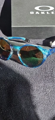 Nuevas gafas de sol Clifton Oakley personalizadas únicas con marco azul lentes verdes Foto 1 de 4