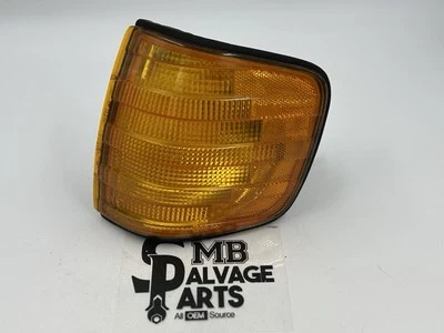 84-91 Mercedes W126 420SEL 380SEL Front  Left Side Turn Signal 0008208521 OEM - Image 1 of 4