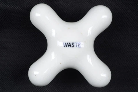 PORCELAIN CHINA WASTE HANDLE VINTAGE BATHROOM  ANTIQUE Cover