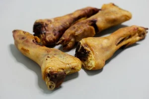 Large Pig Feet for Dogs (4pcss) Natural High Protein Natures Nurtured - Picture 1 of 3