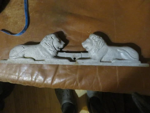 Cast Aluminum Chain Link Gate Fence Top Finial Double Lions Facing Rare Cover