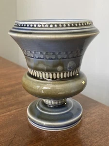 VINTAGE 1950s WADE IRISH PORCELAIN blue shamrock urn vase - Picture 1 of 7