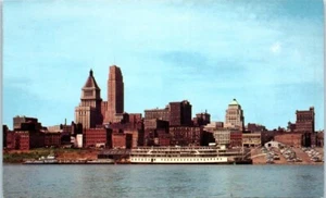 CINCINATTI, Ohio OH Skyline from Kentucky Shores - Postcard - Picture 1 of 2