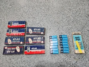 Lot Vintage Spark Plugs Atlas CO-OP Prestolite - Picture 1 of 15