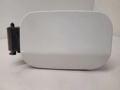 2016-2019 CHEVROLET CRUZE Fuel Filler Door White 23384171 16-19    Foto 1 de 4