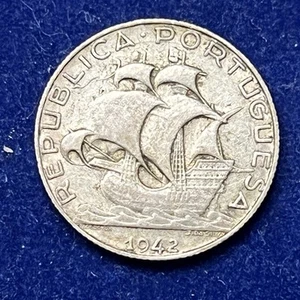 1942 Portugal 2.50 Escudos World Silver Coin 2$50 Republica Portuguesa - Picture 1 of 2