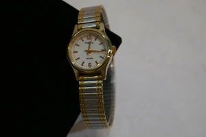 timex vintage Stainless W Gold Trim Popular Watch, New Battery Nice Condition - Imagen 1 de 4
