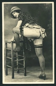 French 1920s GRUNDWORTH Flapper RISQUE Model Rear View DERRIERE Stockings VASTA - Picture 1 of 1