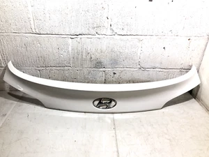 HYUNDAI IX35 MK1 REAR TAILGATE MOULDING TRIM in WHITE 87371-2S000 /2009-15 - Picture 1 of 11