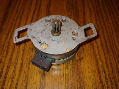 IBM WHEELWRITER SERIES II TYPEWRITER PART - TRANSPORT MOTOR PN# 1430505 - Image 1 of 2