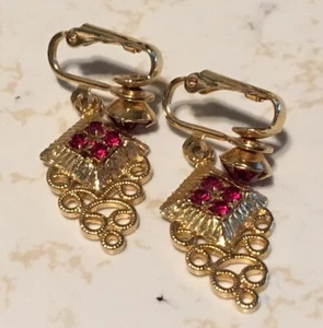 Vintage 1960’s Earrings, Clip On Style - Picture 1 of 1