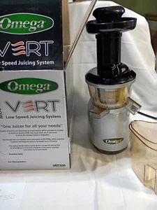 Omega Vert Low Speed Juicing System VRT350 Spremiagrumi Usato - Foto 1 di 11
