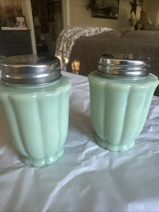 Coctelera Pimienta de vidrio de leche jade jadeíta verde belleza atemporal Pioneer Woman - Imagen 1 de 9
