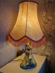 Vintage Porcelain Lady Figurine Holding Flowers Table Lamp & Tasseled Pink Shade - Picture 1 of 17