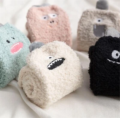 Mujeres Adolescentes Niña Suave Esponjoso Coral Polar Lindo Monstruo Salón Cálido Calcetines Cortos Foto 1 de 4