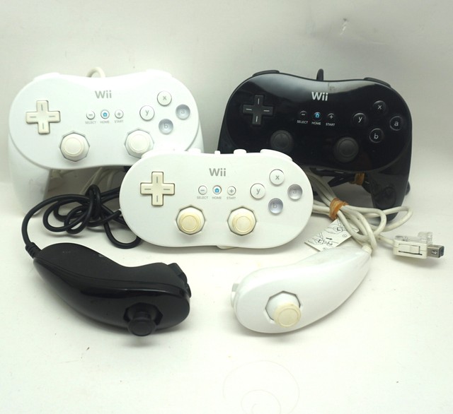  USonline911 2X Classic Controller Pro Compatible for Nintendo Wii  Used for Playing Virtual Console Games (1Pcs White and 1Pcs Black) : Video  Games