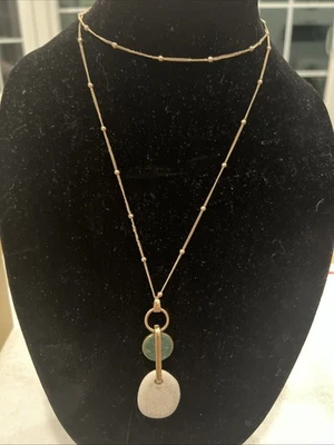 Eslabón geométrico sin cuello con piedra de aventurina semipreciosa y piedra de víbora blanca Foto 1 de 4