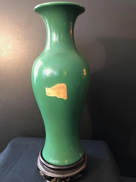 Chinese Antic porcelain 19th century green vase - Image 1 of 1