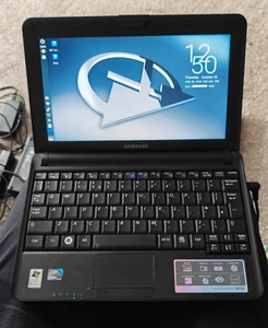 Samsung N130 Laptop Netbook Webcam Office Working 2h Battery Linux Cheap - Picture 1 of 5