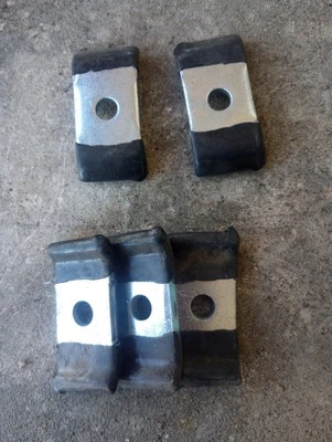 Hydraulic line holders, brackets   good for Case 1845C, 1845B,  70xt, 60xt 40xt  - Image 1 of 4