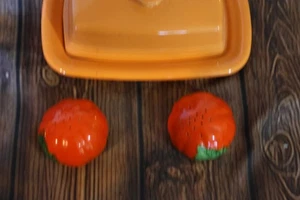 Fiesta USA Butter Dish Persimmon Orange HLC USA Fiestaware with salt and pepper - Picture 1 of 6