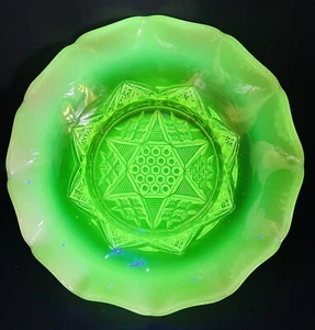 Uranium Vaseline Glass Large Bowl 6 Point Star Opalescent Ruffled Edge Rim VTG - Picture 1 of 10