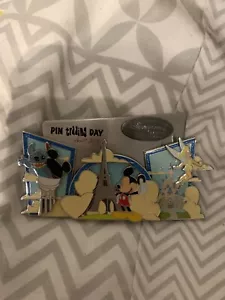 DLRP - Pin Trading Day 2007 - Plate and pins stitch, Mickey, Tinkerbell - Picture 1 of 8